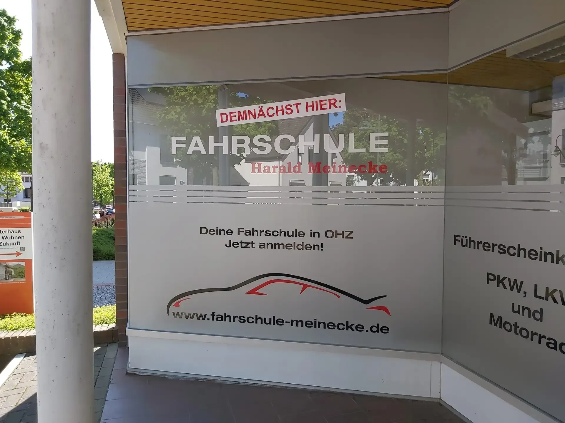 Schaufensterbeschriftung einer Fahrschule