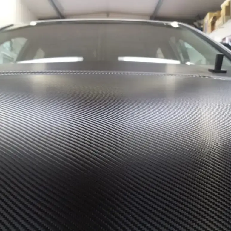 Motorhaube mit Carbonfolie